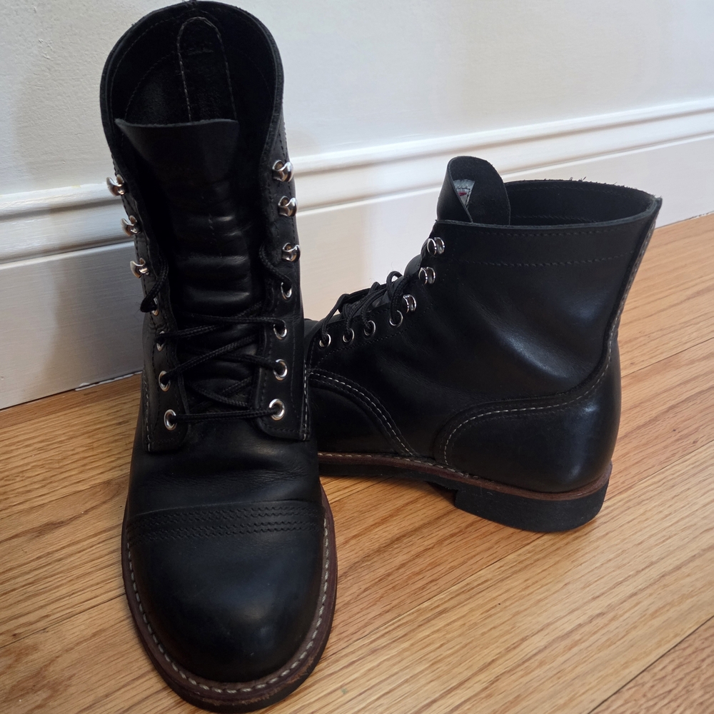 Red Wing Iron Rangers - Black (7.5)